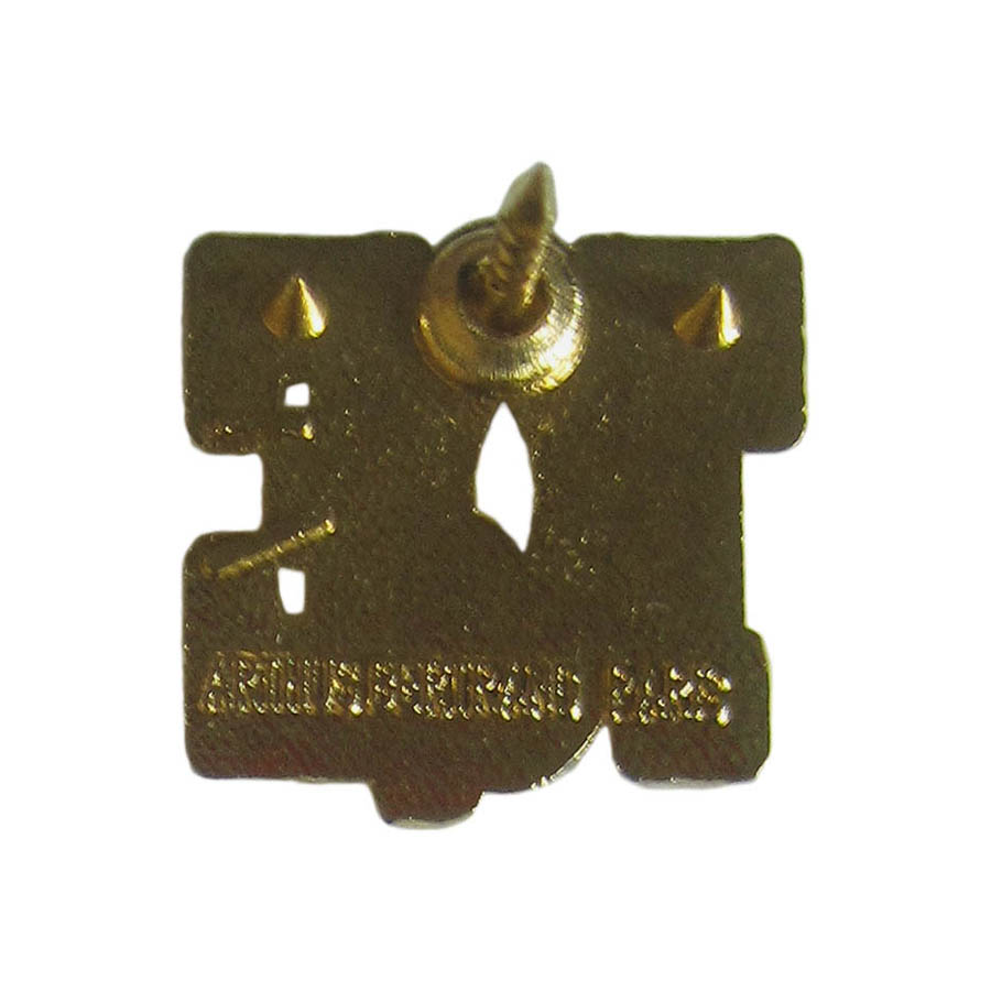 ピンズ 金色 TQE 留め具付き レトロ
