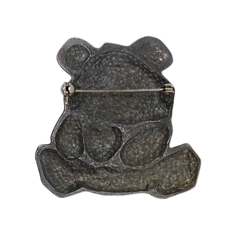 ハートを持つクマ ブローチ