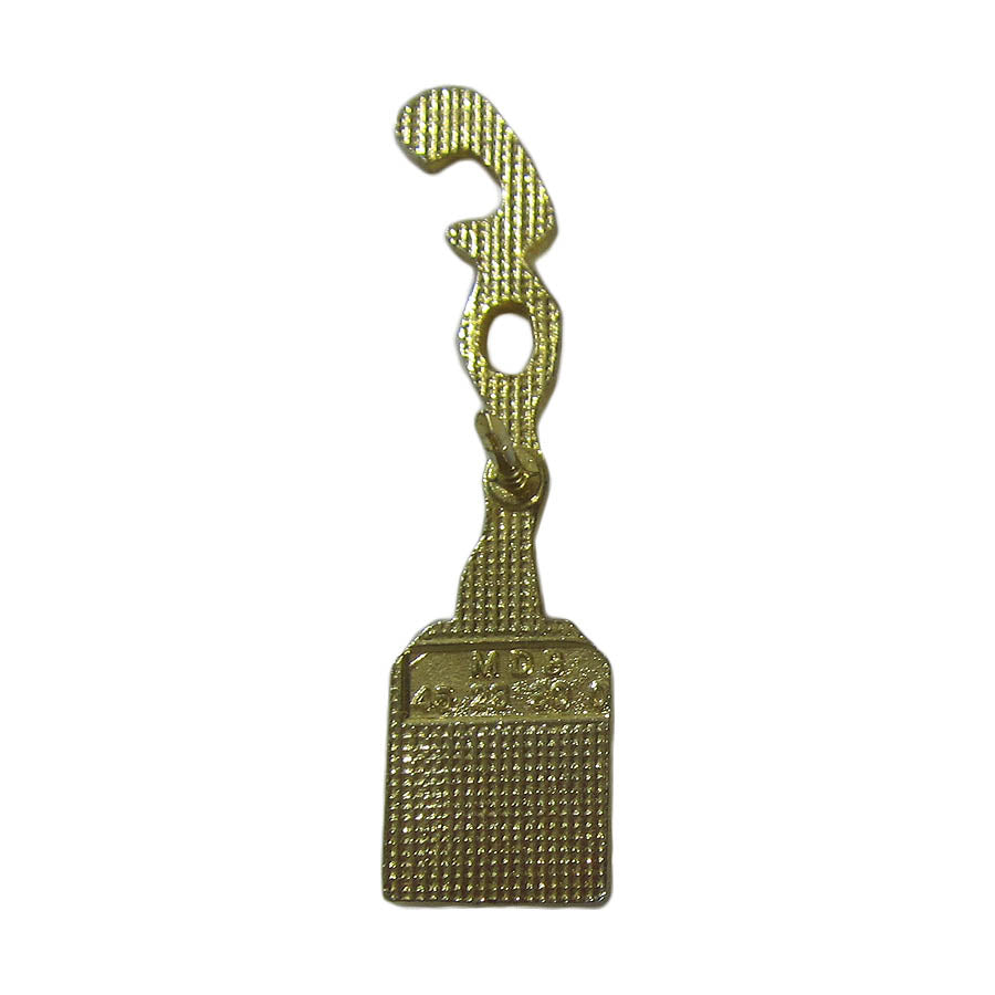 フランス ピンズ TROPHEE CAILLOT 留め具付き レトロ ピンバッジ