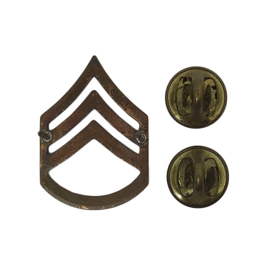 米軍 階級章 二等軍曹 ピンズ インシグニア 留め具付き