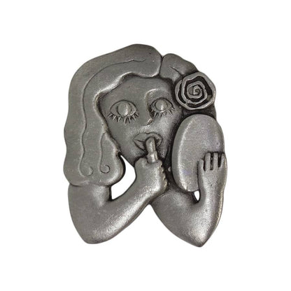 化粧中の女性 ブローチ JONETTE JEWELRY
