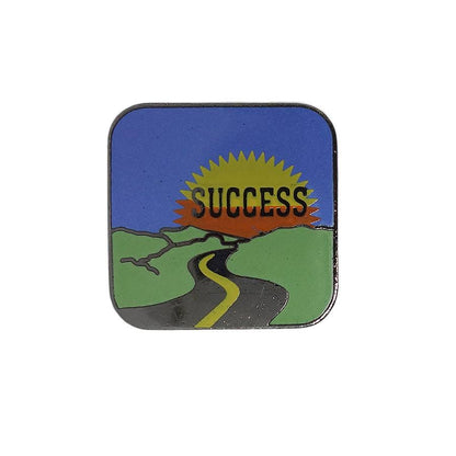 SUCCESS ピンズ 留め具付き