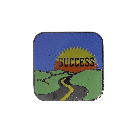 SUCCESS ピンズ 留め具付き