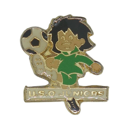 ピンズ サッカーをする少年 留め具付き レトロ