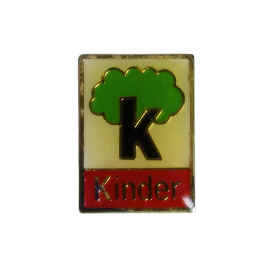 ピンズ お菓子会社 Kinder ロゴ