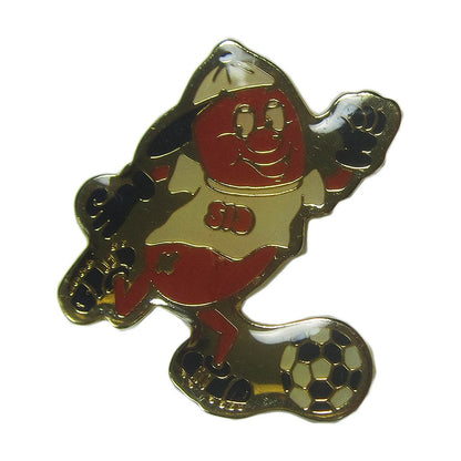 ピンズ サッカーをするキャラクター フランス 留め具付き ピンバッジ