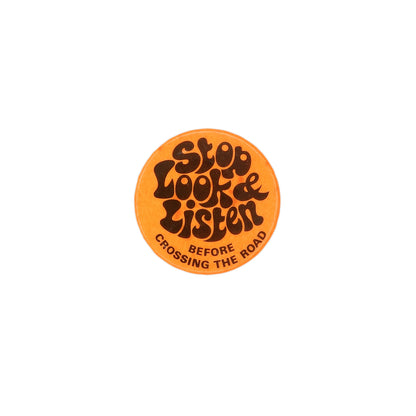 Stop Look & Listen BEFORE CROSSING THE ROAD 缶バッジ
