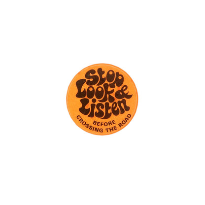 Stop Look & Listen BEFORE CROSSING THE ROAD 缶バッジ