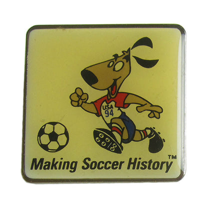 ピンズ サッカー World Cup USA 94　Striker 留め具付き レトロ ピンバッジ