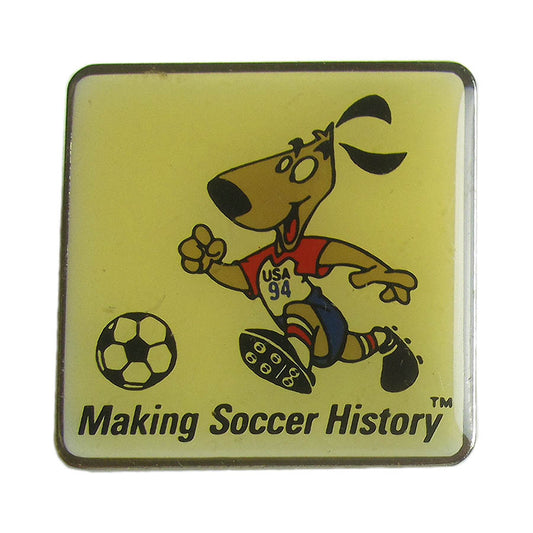 ピンズ サッカー World Cup USA 94　Striker 留め具付き レトロ ピンバッジ