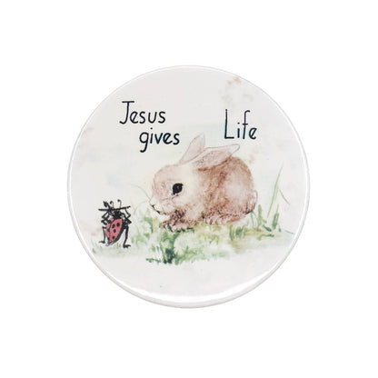 Jesus Gives Life ウサギとテントウムシ 缶バッジ バッチ