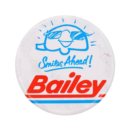 Bailey 缶バッジ バッチ Smiles Ahead! キャンピングトレーラー
