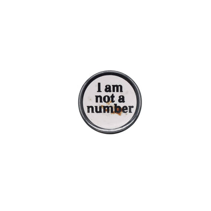 I am not a number 缶バッジ バッチ