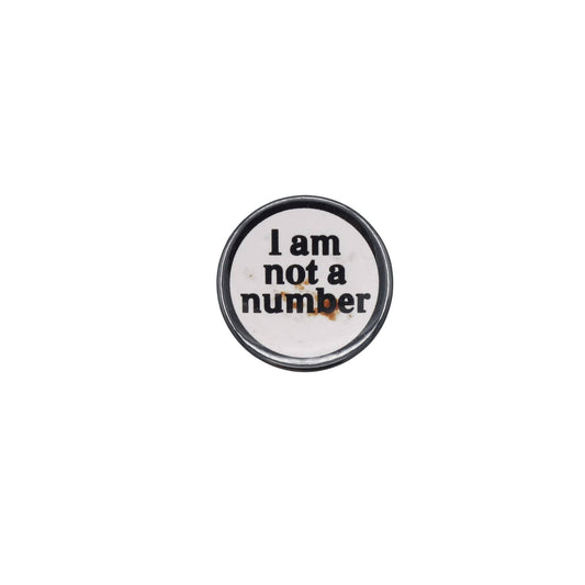 I am not a number 缶バッジ バッチ