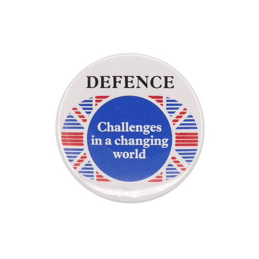 DEFENCE 缶バッジ バッチ Challenges in a changing world