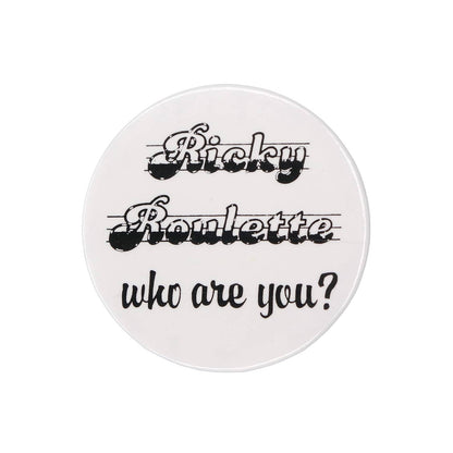 Ricky Roulette who are you? 缶バッジ 文字 メッセージ 缶バッチ