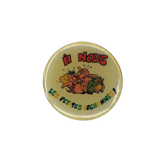 A NOUS LES PETITES COCHONNES! アダルト ピンズ 豚 エッチ セクシー
